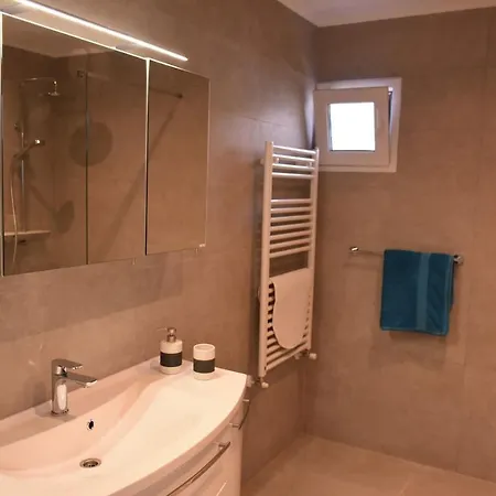 Apartment With Heated Pool, Regina