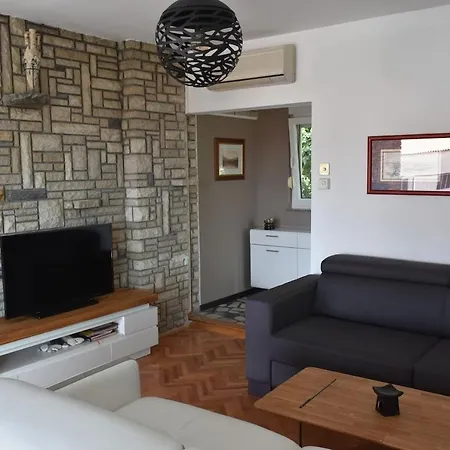 Apartment With Heated Pool, Regina Pula