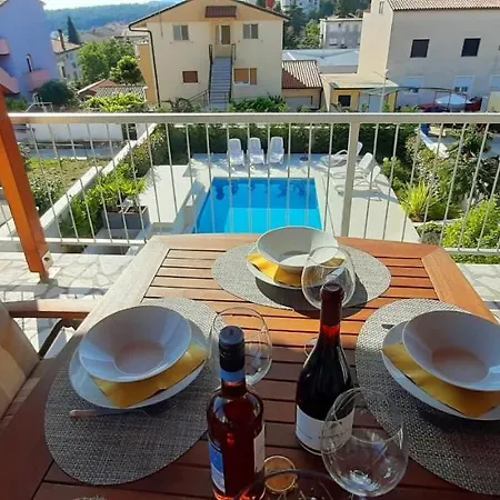 Apartment With Heated Pool, Regina