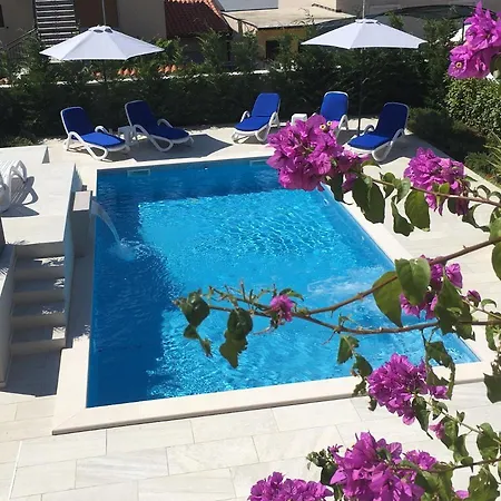 Apartment With Heated Pool, Regina Pula