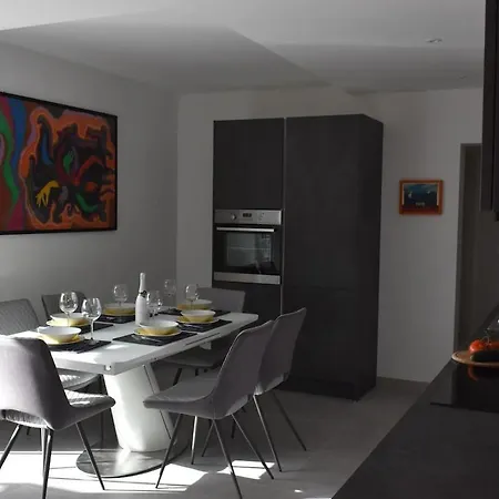Apartment With Heated Pool, Regina