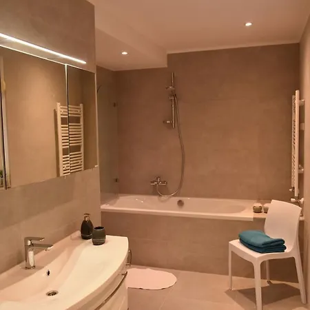 With Heated Pool, Regina Апартаменты