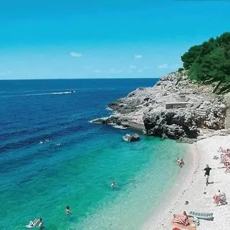 With Heated Pool, Regina Апартаменты Пула