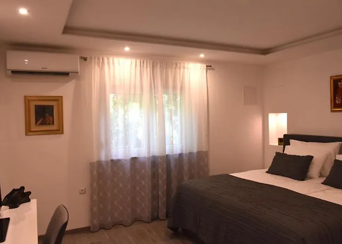 With Heated Pool, Regina * Pula