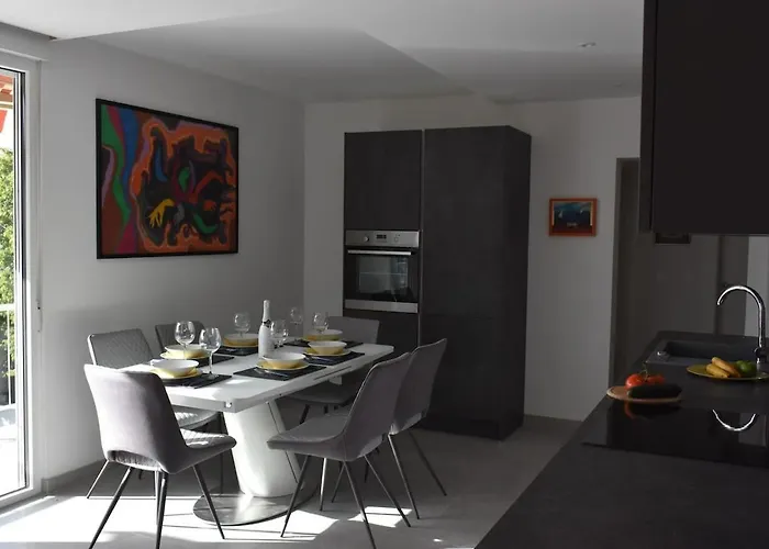 Apartman With Heated Pool, Regina