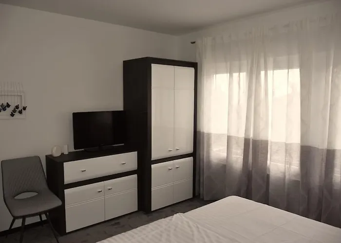 Apartman With Heated Pool, Regina Pula