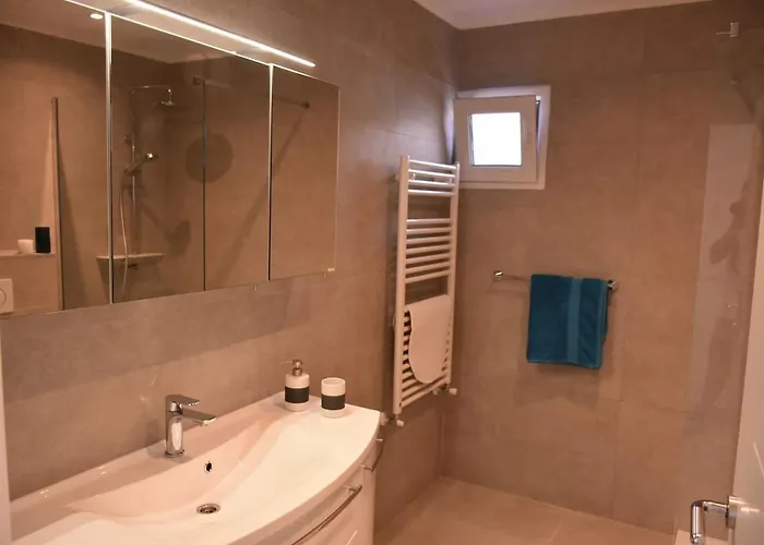 Apartman With Heated Pool, Regina