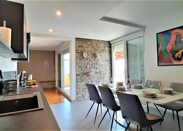 Apartman With Heated Pool, Regina *