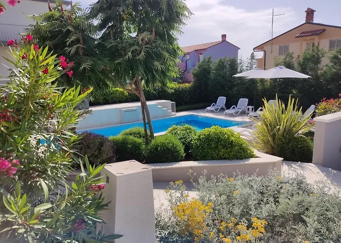 With Heated Pool, Regina * Pula