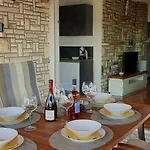 With Heated Pool, Regina Apartament