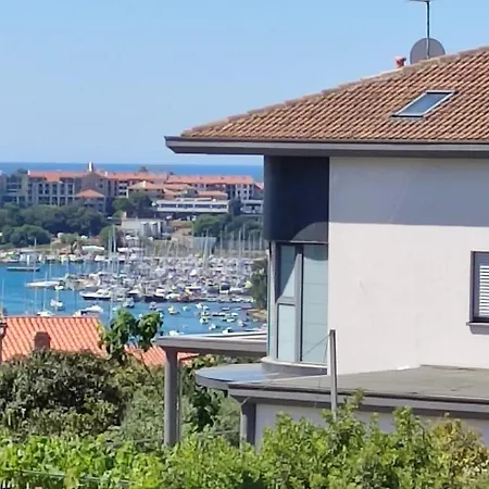 With Heated Pool, Regina Apartament Pula